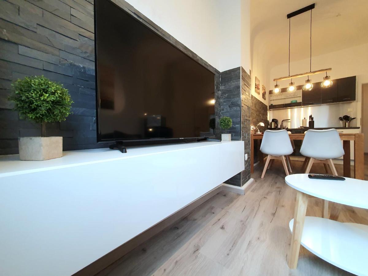 Moderne Wohlfuehloase Zentral In Seenaehe - Pillow Menu, 2 Stk 55" Smart Tvs, Netflix, Disneyplus Uvm 韦特 外观 照片
